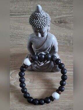 Howlite & Lava Stone Bracelet 🤍